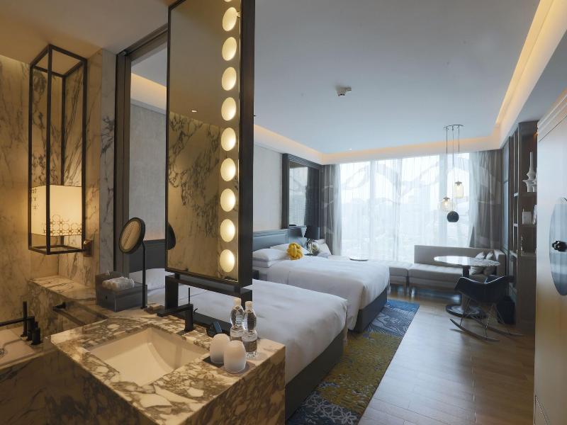 Renaissance Hangzhou Northeast Hotel image