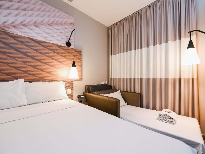 ibis Jacarei image