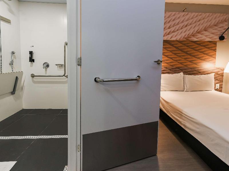 ibis Jacarei image