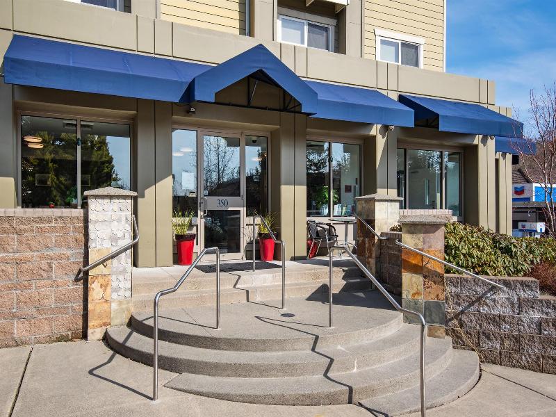 Marshall Suites Bainbridge Surestay Collection Bw image
