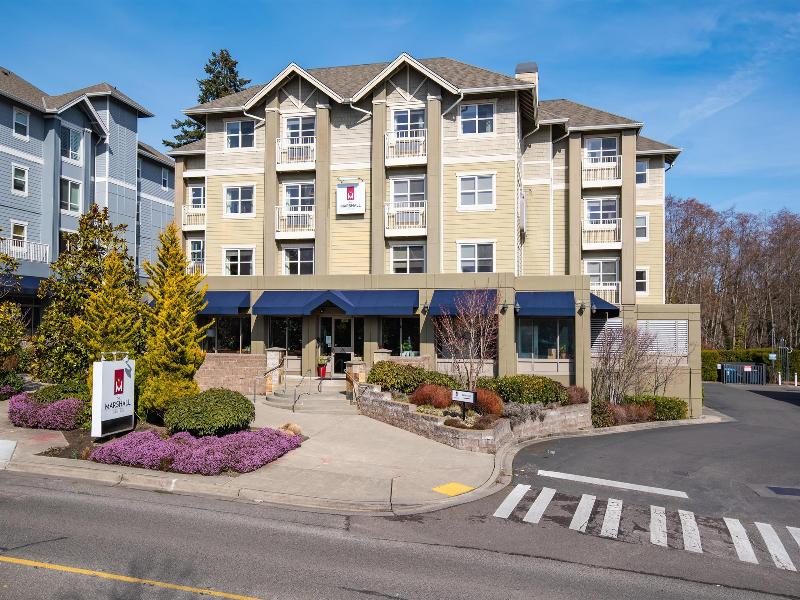 Marshall Suites Bainbridge Surestay Collection Bw image