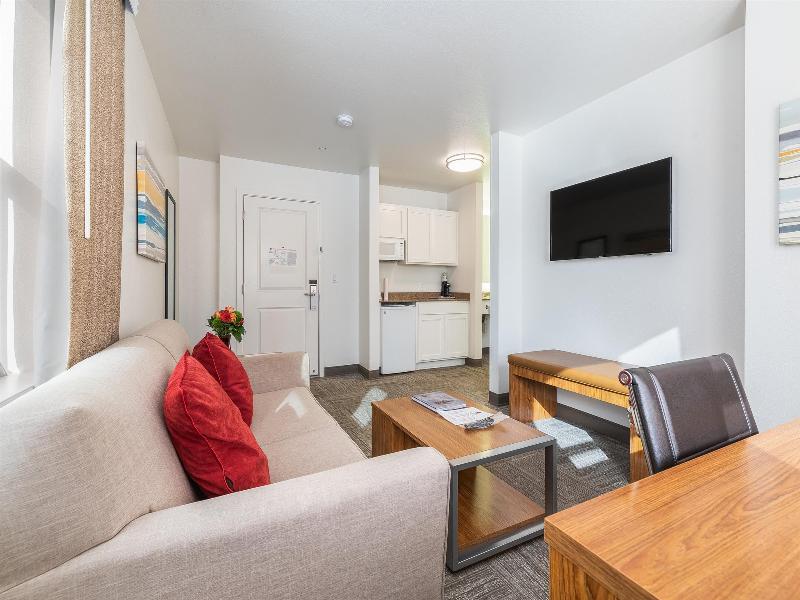 Marshall Suites Bainbridge Surestay Collection Bw image