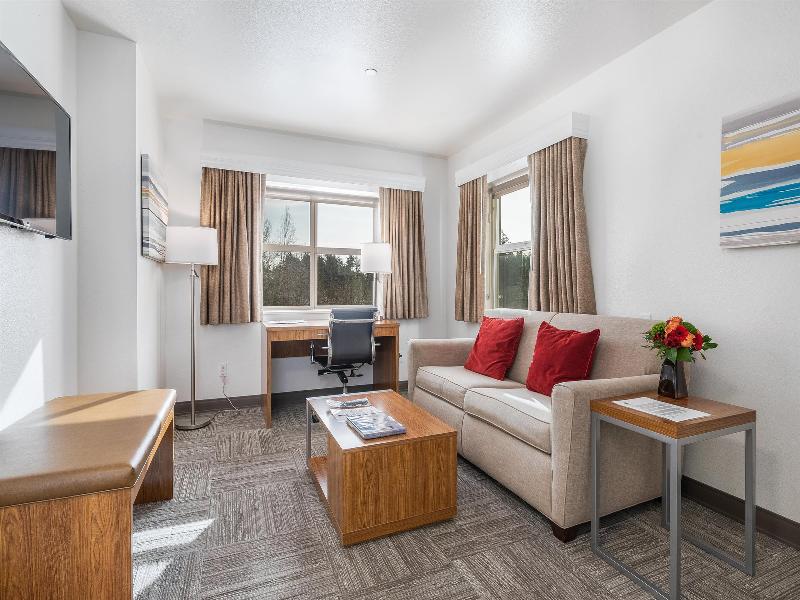 Marshall Suites Bainbridge Surestay Collection Bw image