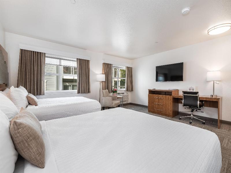 Marshall Suites Bainbridge Surestay Collection Bw image