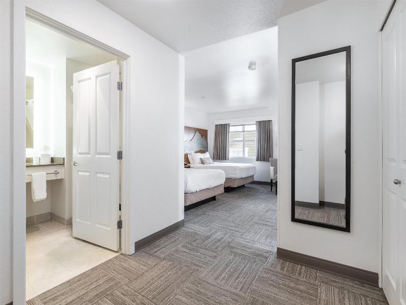 Marshall Suites Bainbridge Surestay Collection Bw image
