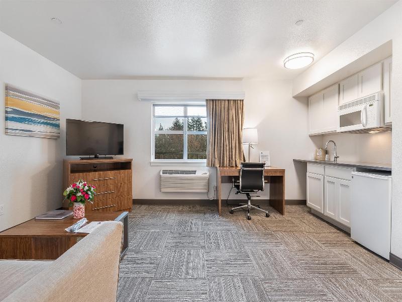 Marshall Suites Bainbridge Surestay Collection Bw image