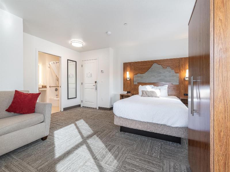 Marshall Suites Bainbridge Surestay Collection Bw image