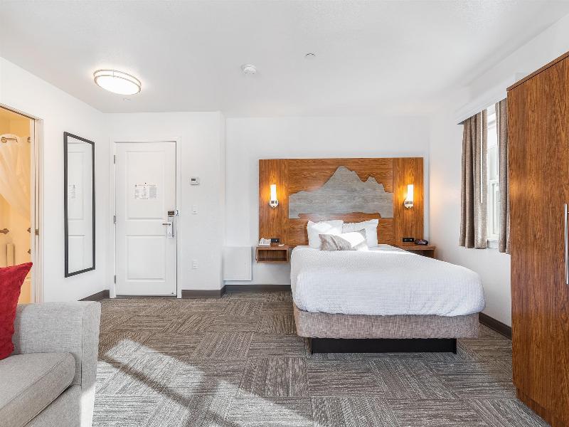 Marshall Suites Bainbridge Surestay Collection Bw image