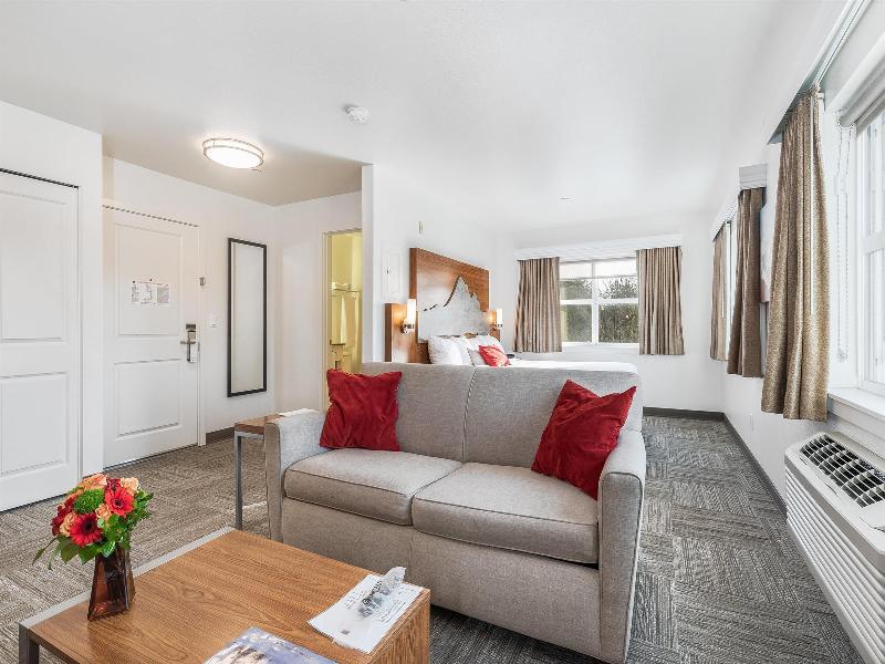 Marshall Suites Bainbridge Surestay Collection Bw image