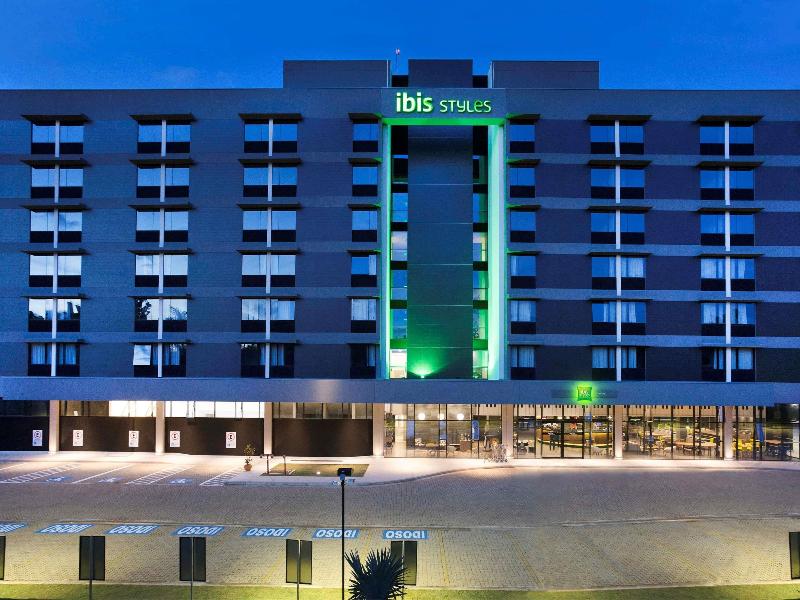 Ibis Styles Taubate image