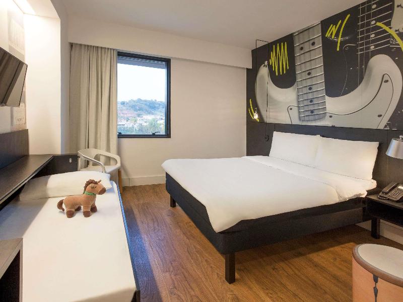 Ibis Styles Taubate image