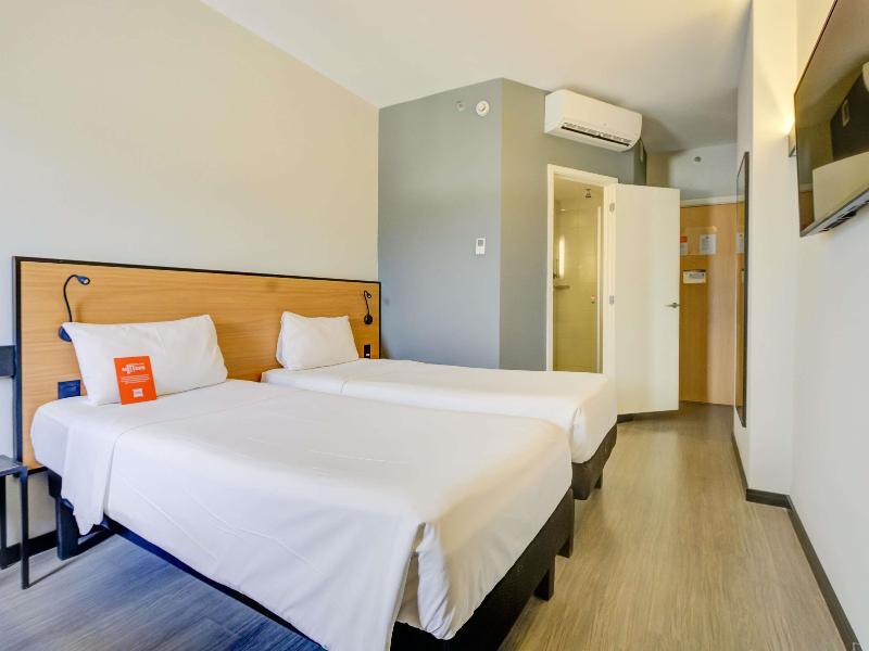 ibis Rio de Janeiro Nova America image