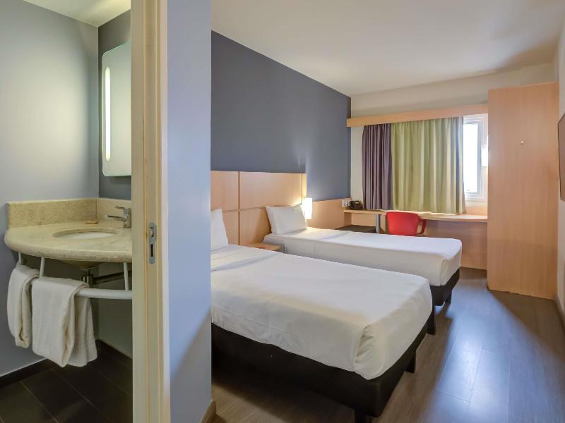 ibis Rio de Janeiro Nova America image