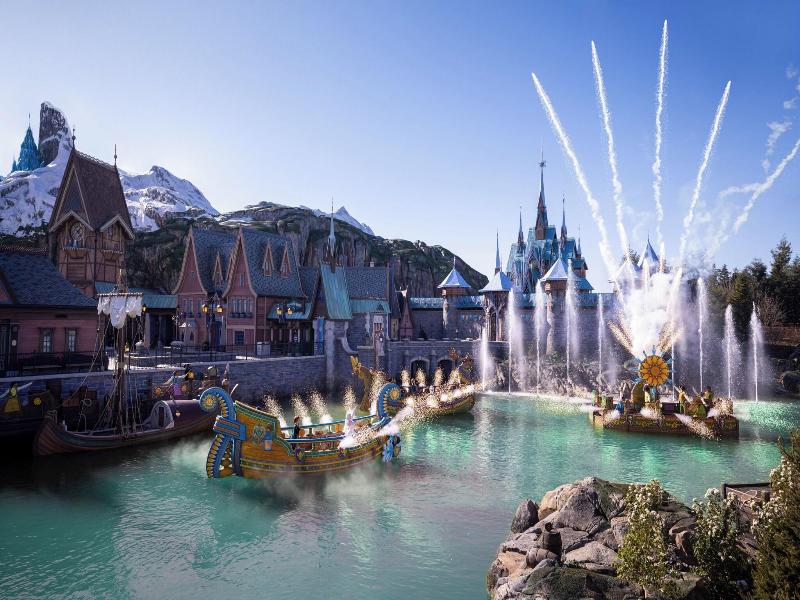 Disneyland Hotel image
