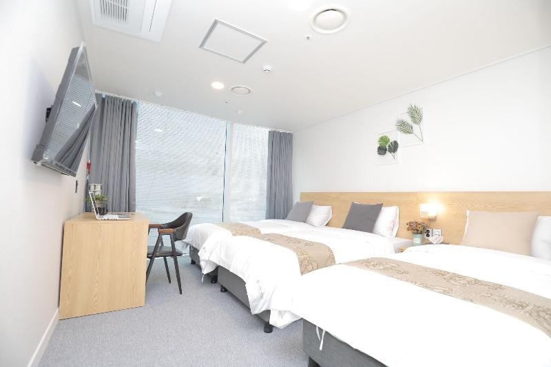 Line Hotel Myeongdong image