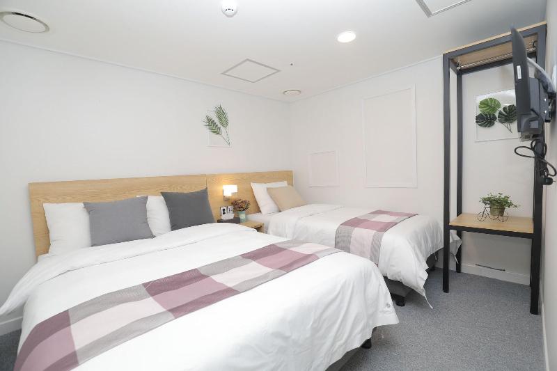 Line Hotel Myeongdong image