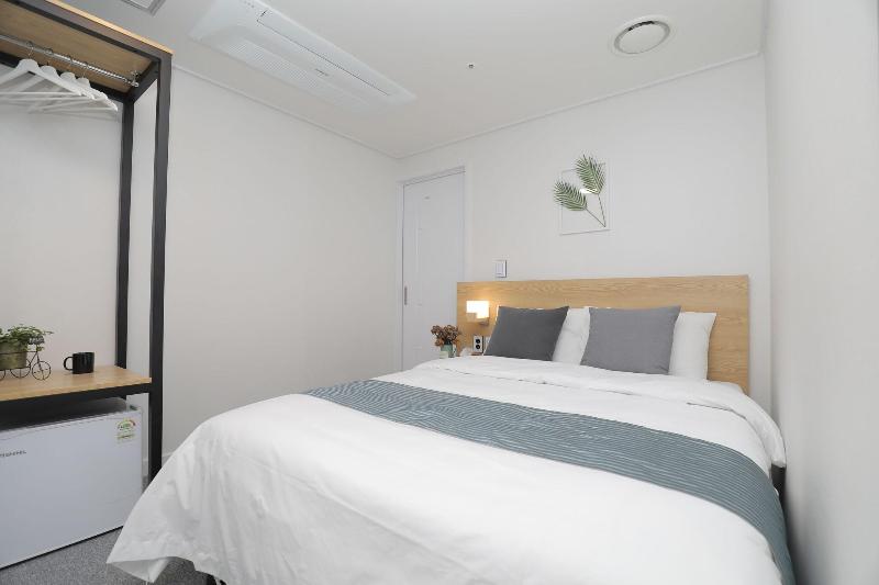 Line Hotel Myeongdong image