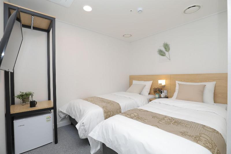 Line Hotel Myeongdong image
