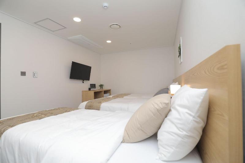 Line Hotel Myeongdong image