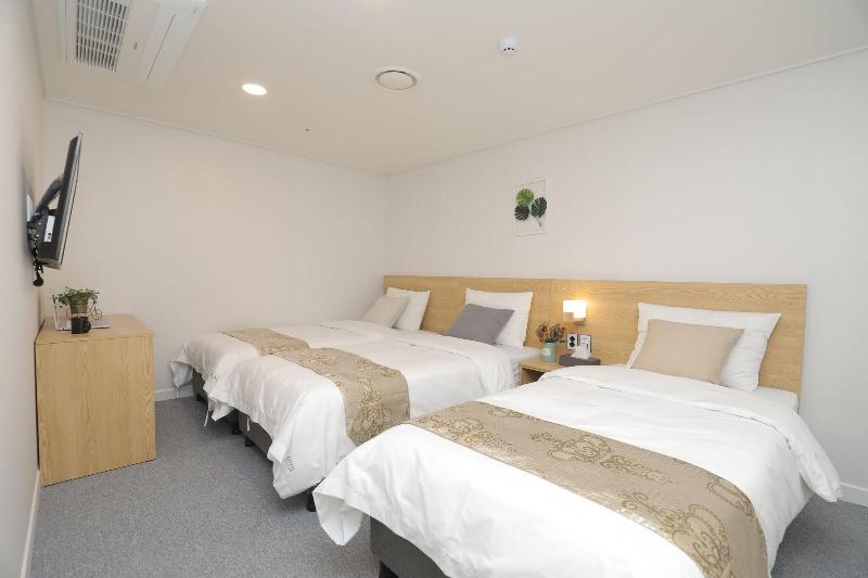 Line Hotel Myeongdong image
