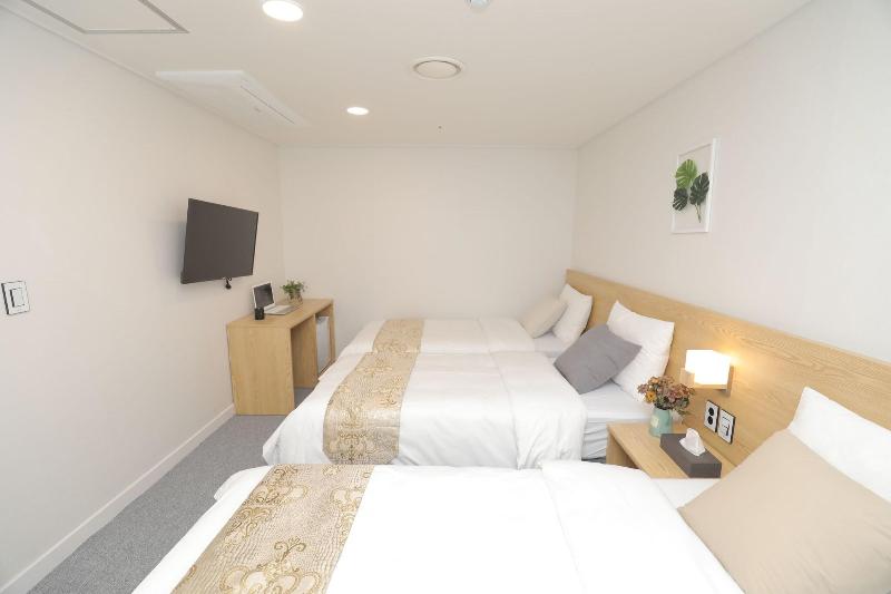 Line Hotel Myeongdong image