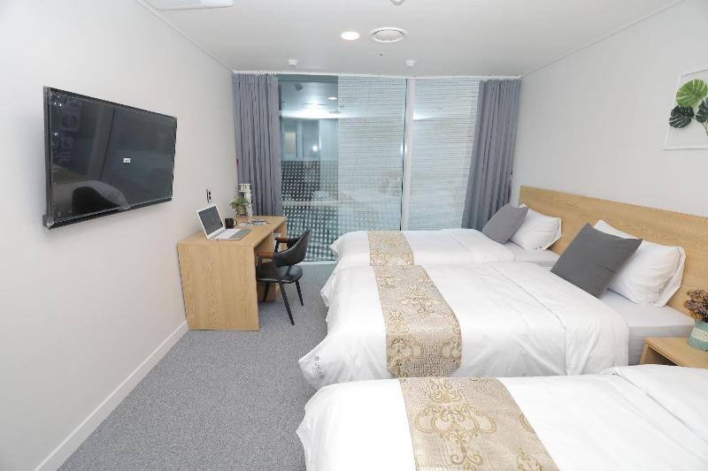 Line Hotel Myeongdong image