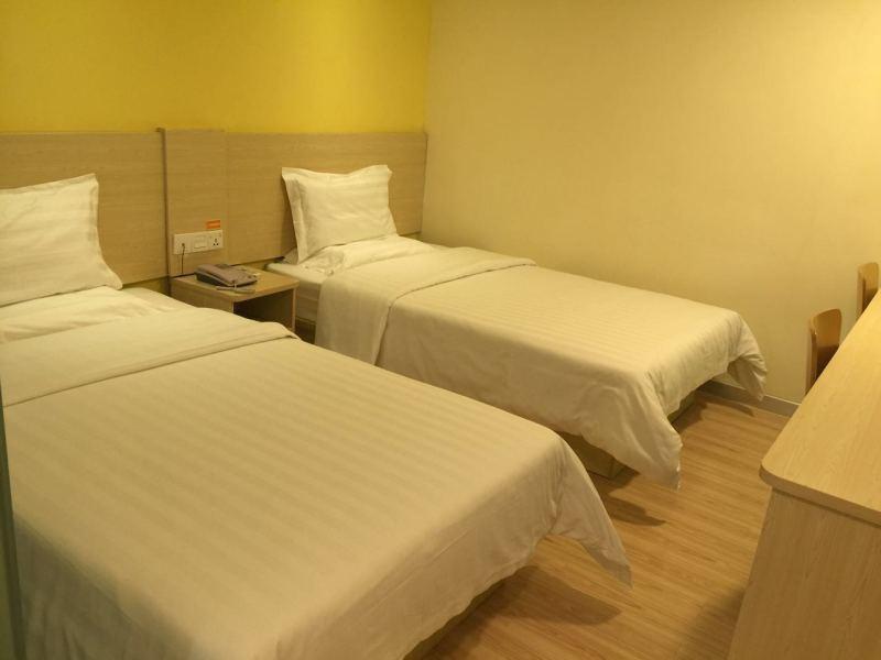 7Days Inn Shenzhen Diwang Building Honggui Rd — photo 3