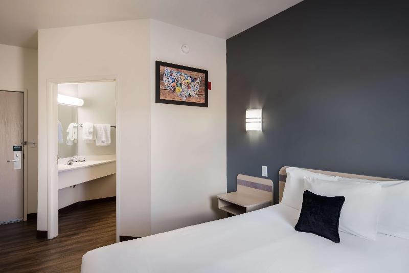 Red Lion Inn & Suites Butte image