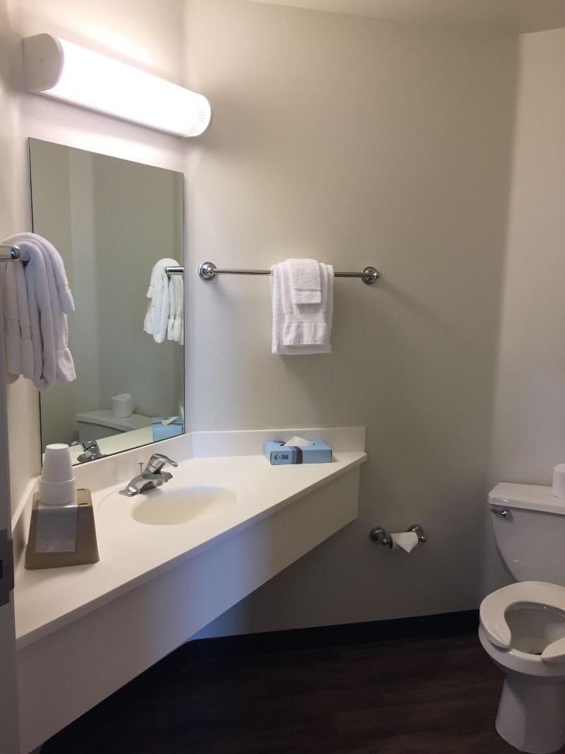 Red Lion Inn & Suites Butte image