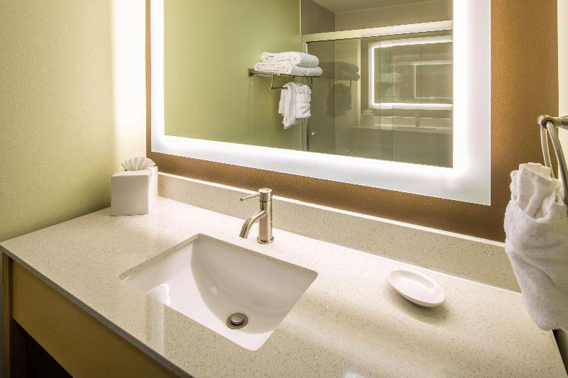 Red Lion Inn & Suites Everett image