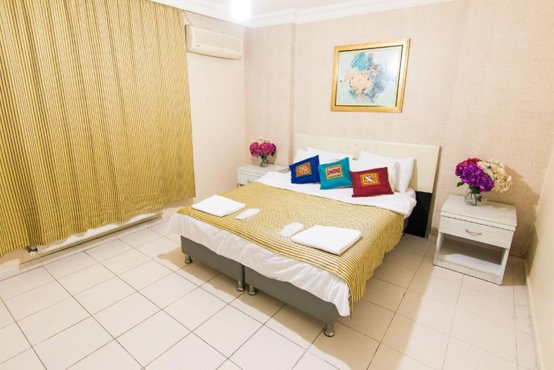 White Palace Apart image