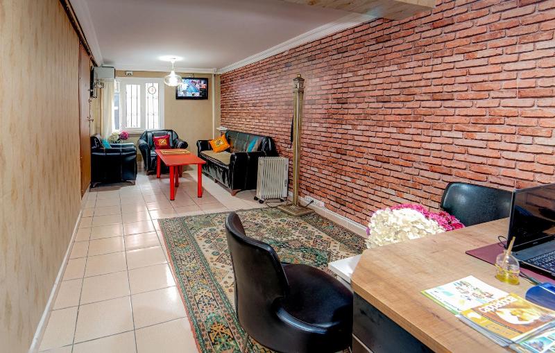 White Palace Apart image
