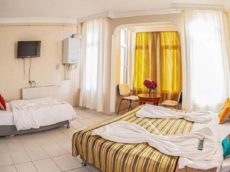 White Palace Apart image