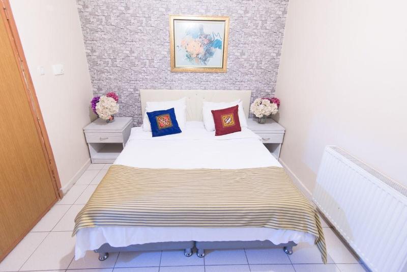 White Palace Apart image
