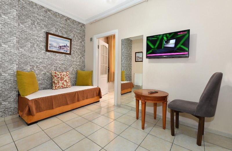 White Palace Apart image