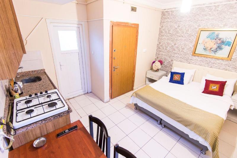 White Palace Apart image