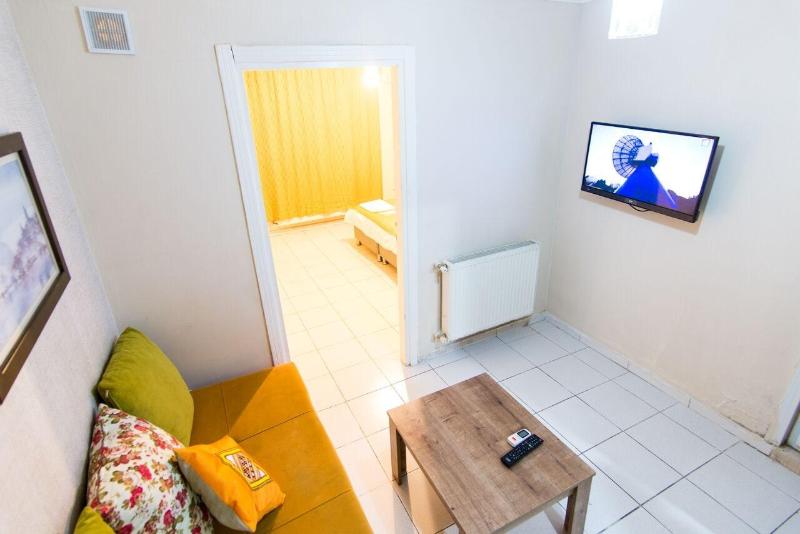 White Palace Apart image
