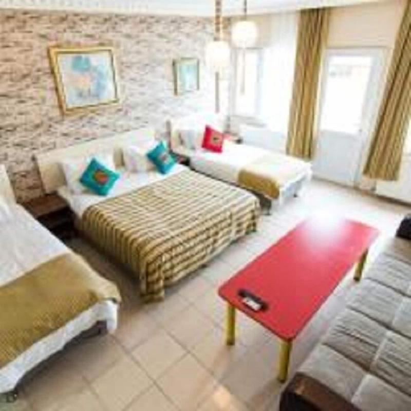 White Palace Apart image