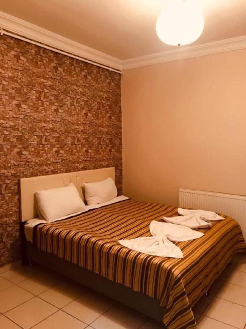 White Palace Apart image
