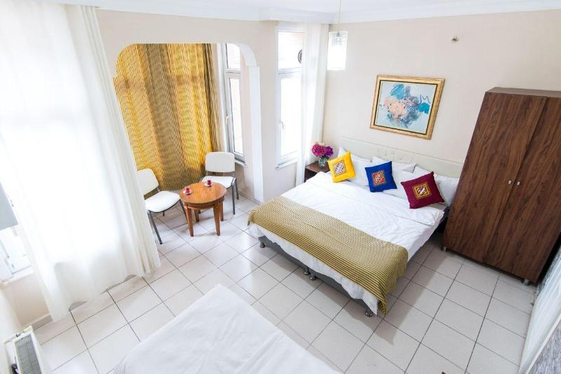 White Palace Apart image