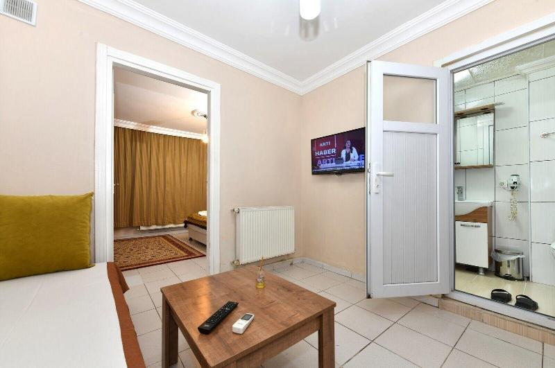 White Palace Apart image
