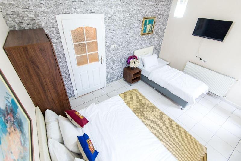 White Palace Apart image