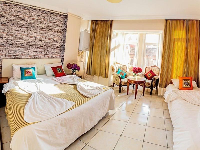White Palace Apart image
