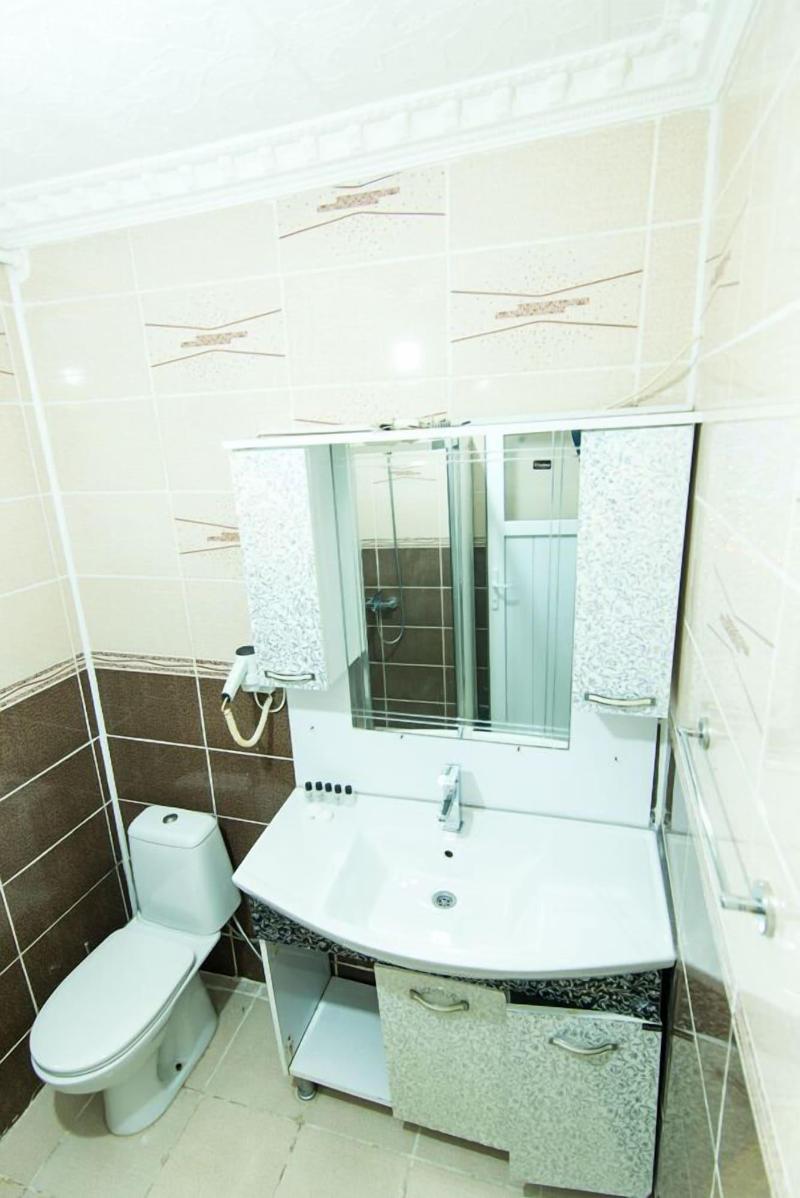 White Palace Apart image