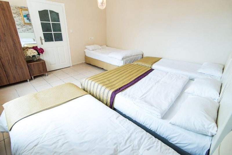 White Palace Apart image