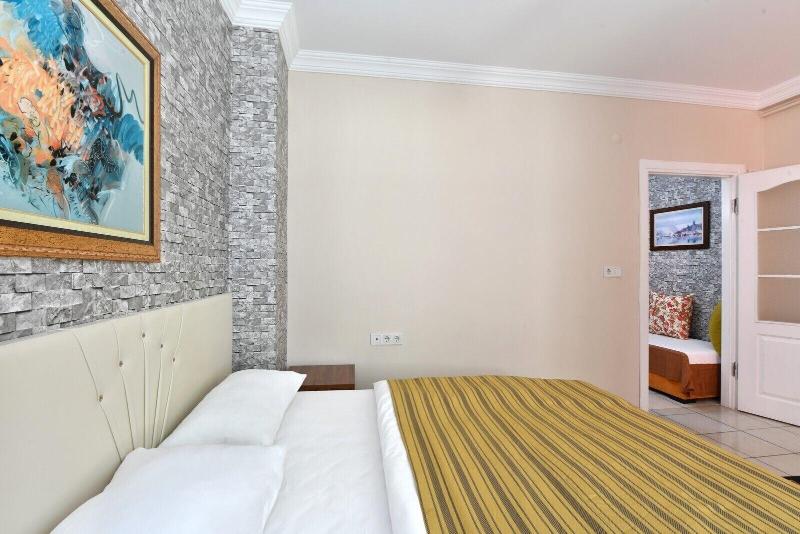 White Palace Apart image