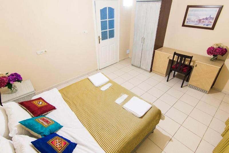 White Palace Apart image