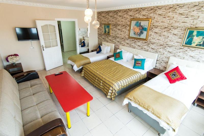 White Palace Apart image