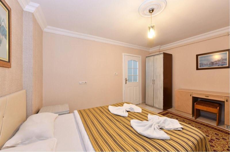 White Palace Apart image