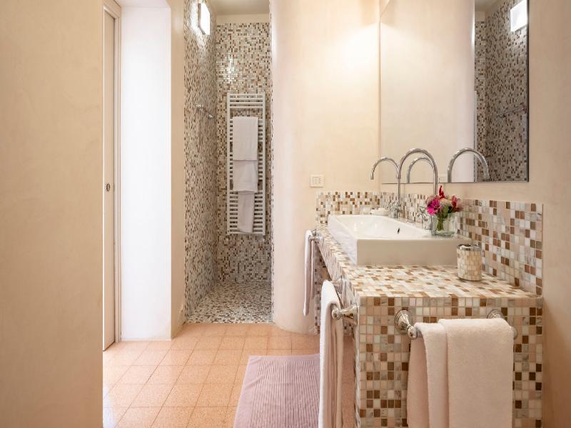 Tenuta il Sassone - Wine & Food image